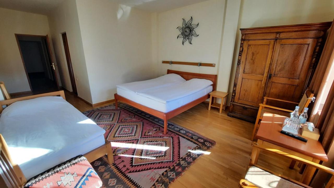 Hotel Mirhav Goris Exterior foto